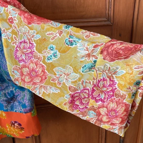 Colorful Floral Patterned Jacket - Picture 2 of 4